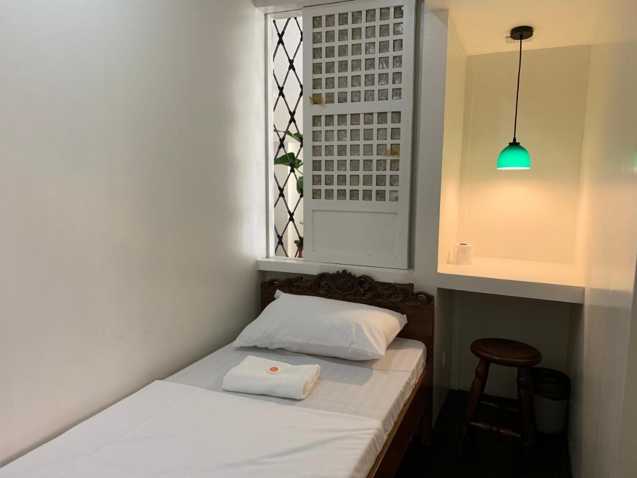 Courtyard Hotel Пасай Екстериор снимка